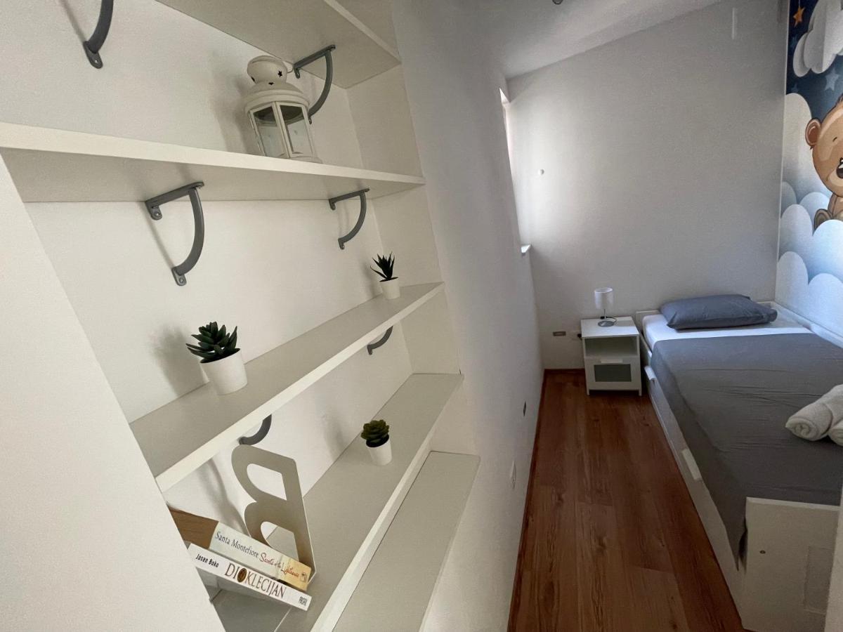Appartement “jelin Dvor” 3+2, Bacvice, *